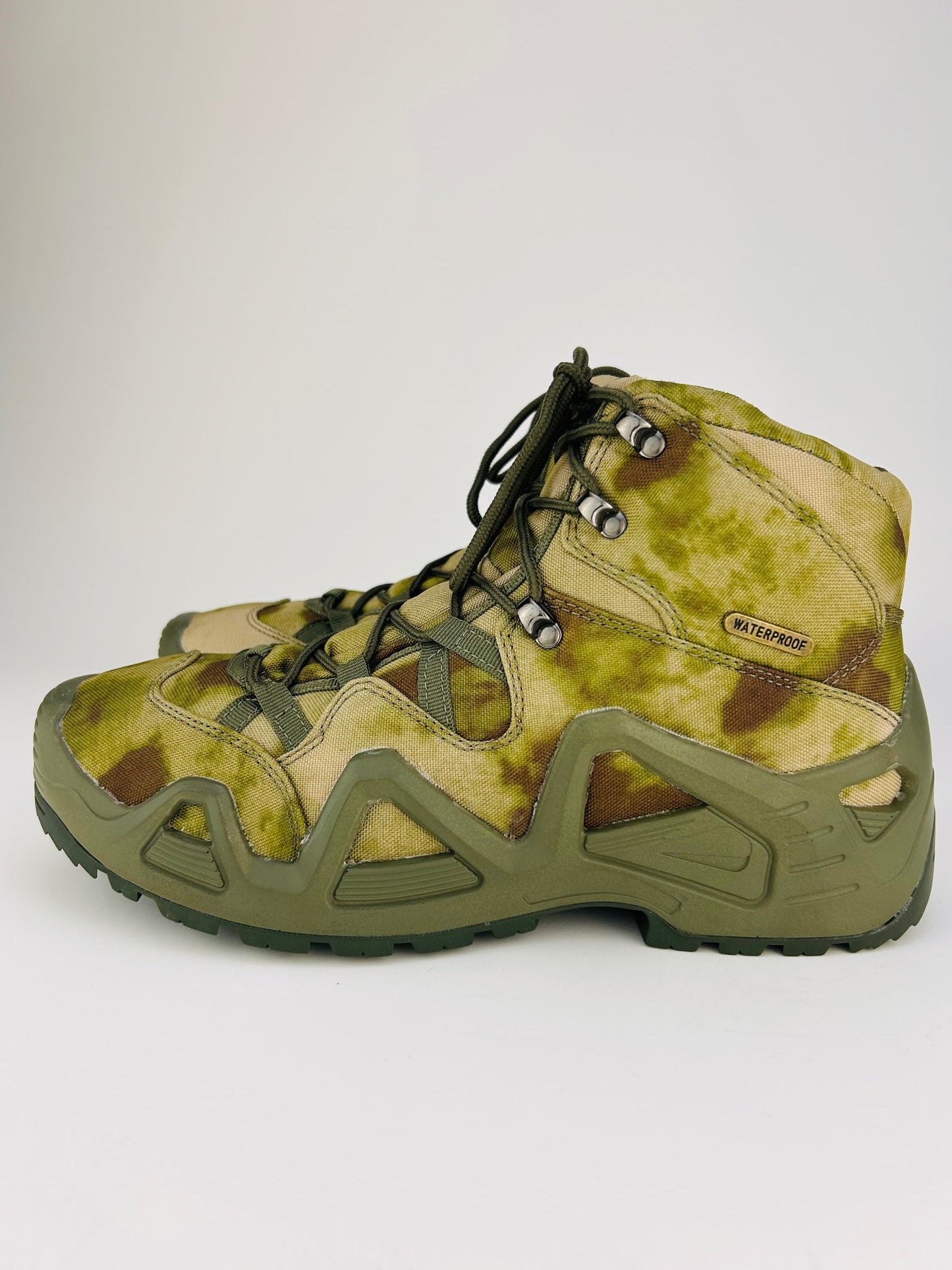 shoes for hiking,best hiking footwear,hiking footwear,hiking boots for snow,winter hiking shoes,
Camp shoes, shoes for camping,trail hiking shoes, best shoes for camping,