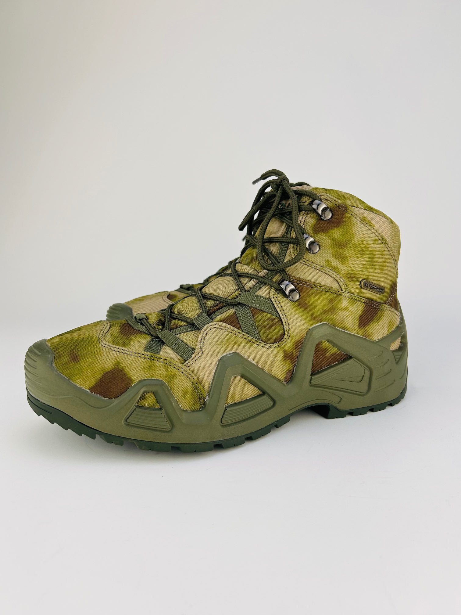 shoes for hiking,best hiking footwear,hiking footwear,hiking boots for snow,winter hiking shoes,
Camp shoes, shoes for camping,trail hiking shoes, best shoes for camping,