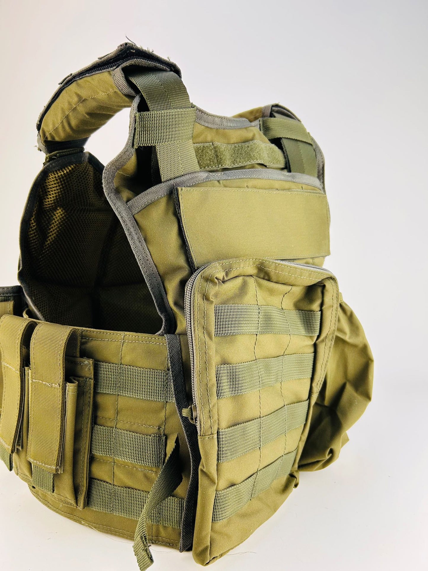 tactical vest, plate carrier, plate carrier vest with plates, men's tactical vests