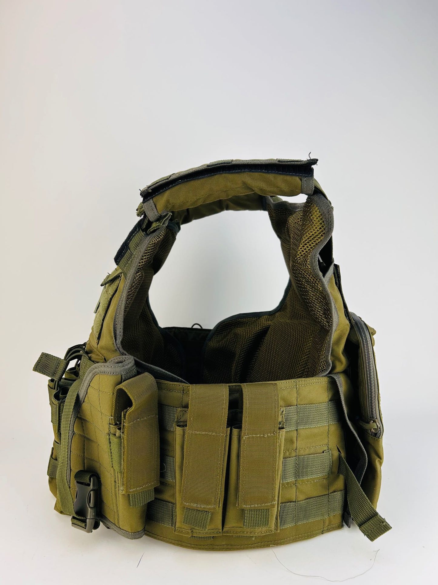 tactical vest, plate carrier, plate carrier vest with plates, men's tactical vests
